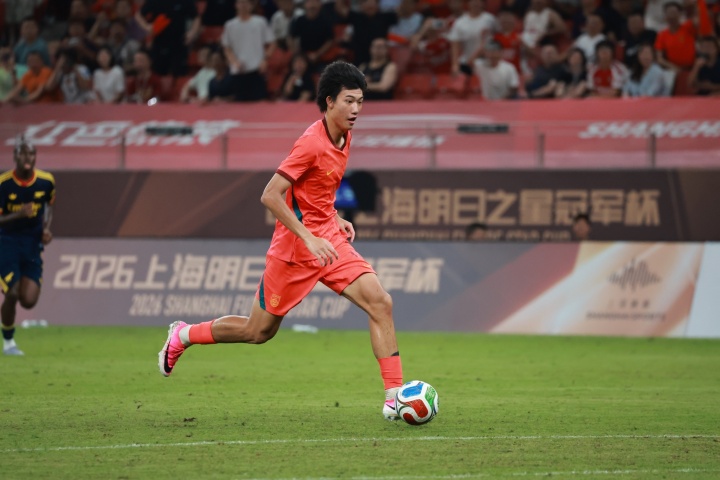 17岁高中生赵松源入选国足，董路：十年内不会再有类似球员